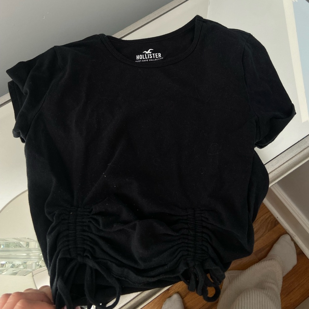 Hollister baby tee black in medium